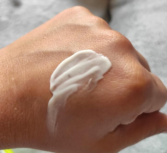 Photo of the cream on the hand, experience of using Exodermin