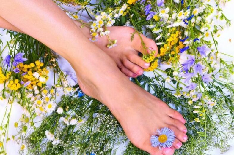 healthy feet without fungus