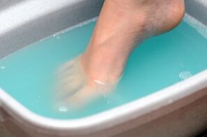 Baths with apple cider vinegar for the treatment of fungus on the legs