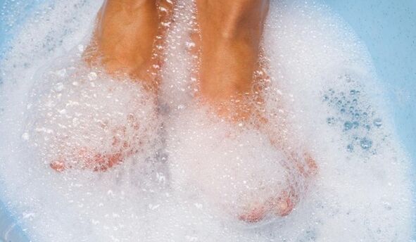baths with laundry soap to treat fungus on toenails