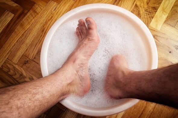 treatment of fungus on toenails with a soda bath