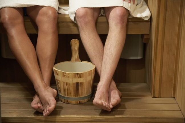 It's easy to get toenail fungus in a bathhouse