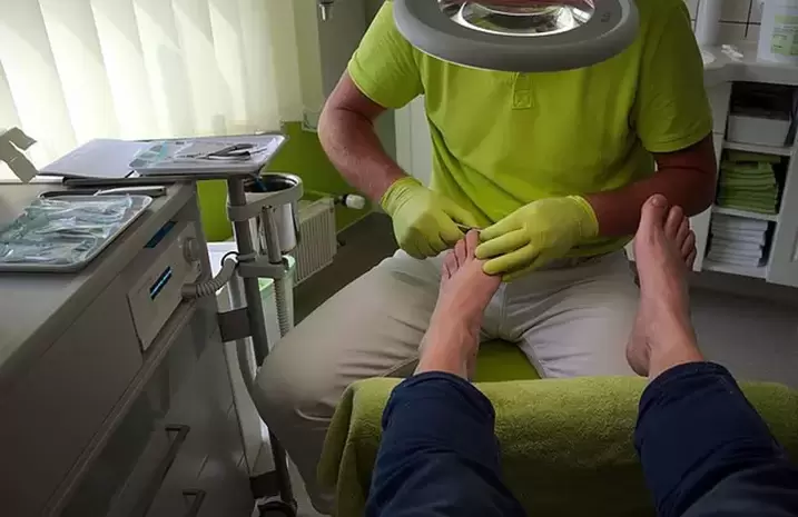 foot nail care procedure